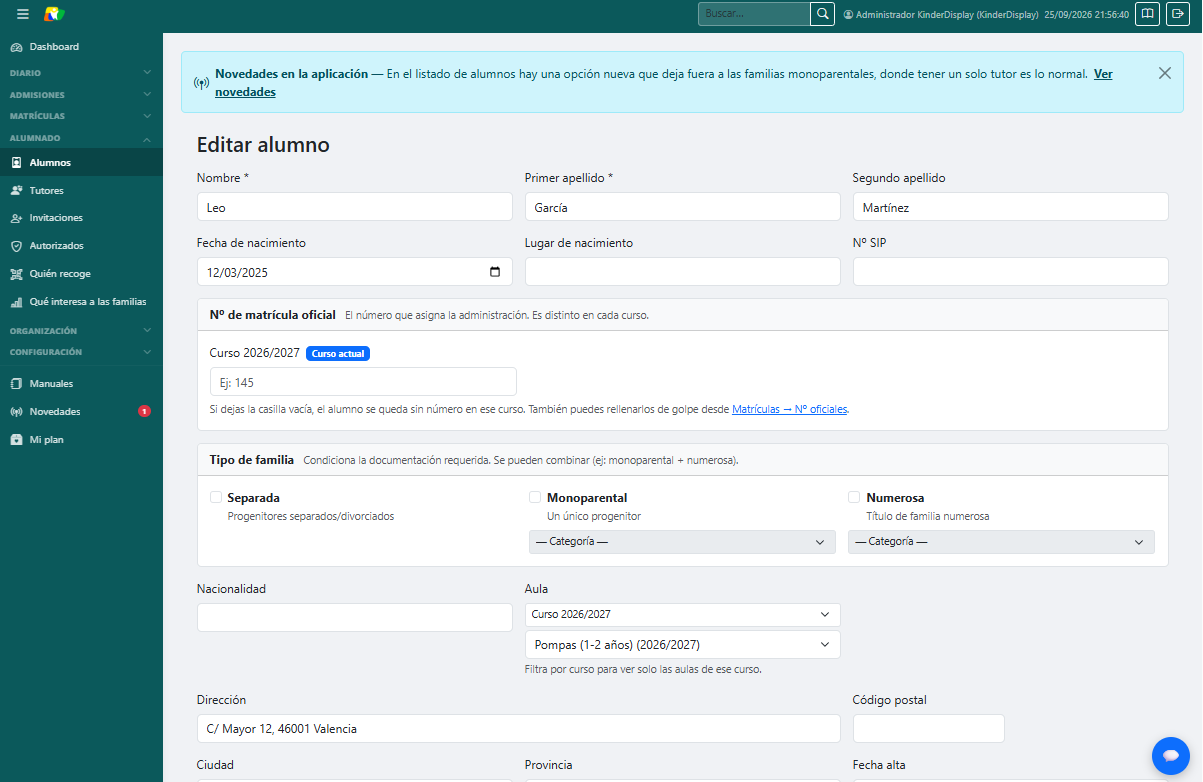 Ficha de un alumno con sus tutores, su aula y sus servicios contratados.
